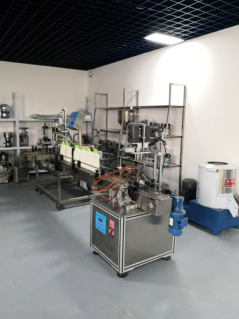 灌裝機(jī)展示區(qū)域